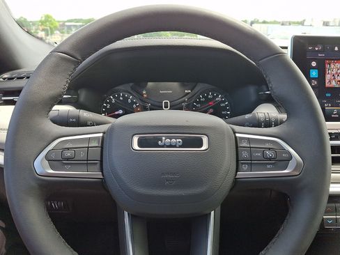 Certified 2025 Jeep Compass Limited AWD/4WD image 18