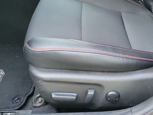 Used 2016 Toyota Camry SE FWD image 19