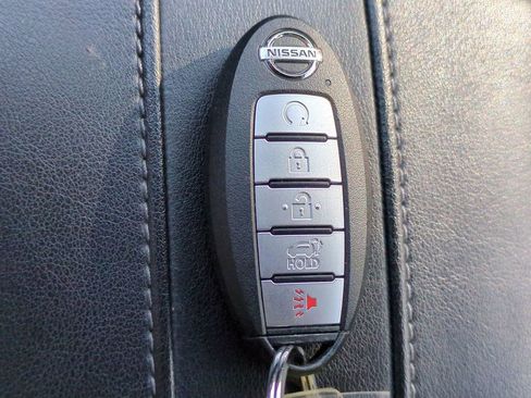 Used 2020 Nissan Rogue SV image 30