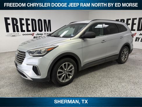 Used 2018 Hyundai Santa Fe SE FWD image 1