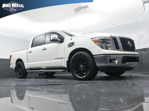 Used 2017 Nissan Titan SL w/ SL Towing Convenience Package RWD image 17
