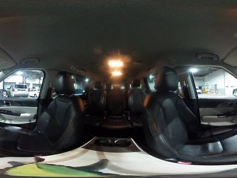 Used 2023 Kia Carnival LX image 42