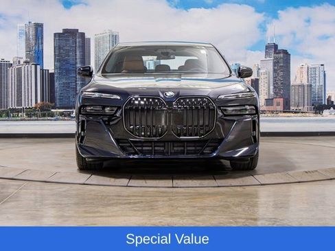Used 2025 BMW 760i xDrive w/ Executive Package AWD/4WD image 3