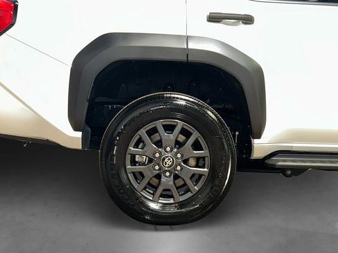 Used 2025 Toyota 4Runner SR5 AWD/4WD image 18