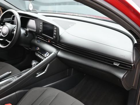 Used 2025 Hyundai Elantra Sport FWD image 21