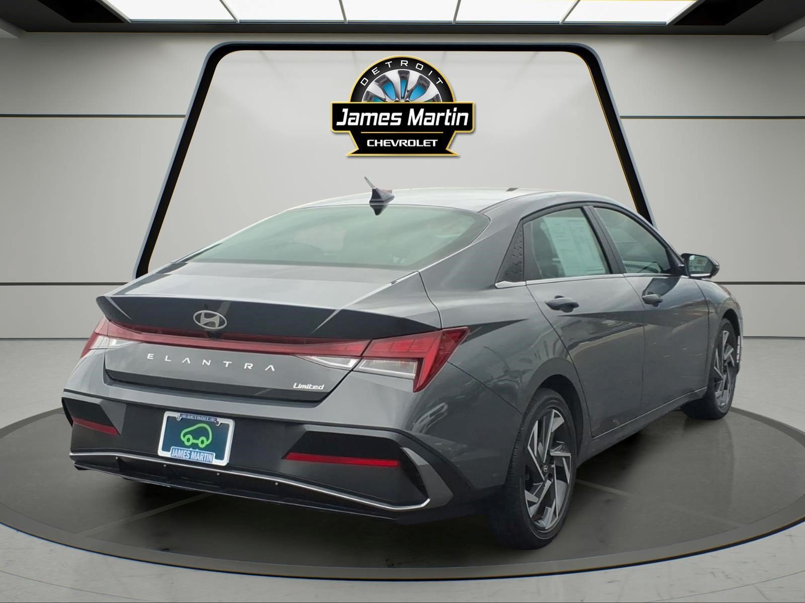 Used 2025 Hyundai Elantra Limited FWD image 4
