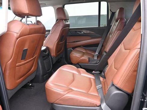 Used 2018 Cadillac Escalade ESV Premium Luxury AWD/4WD image 16