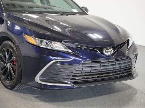 Used 2021 Toyota Camry LE image 4