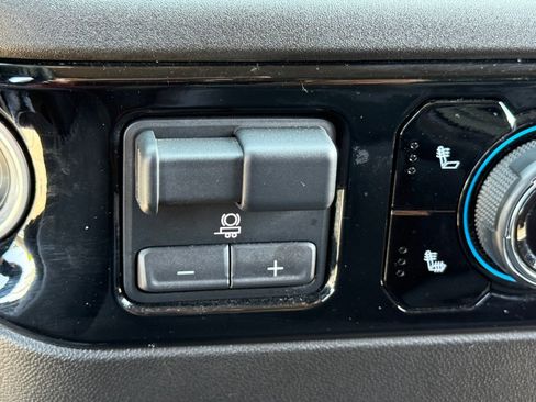 Used 2025 Chevrolet Silverado 1500 LT image 37