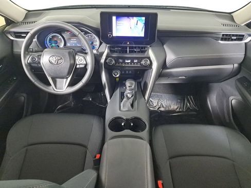 Used 2024 Toyota Venza LE AWD/4WD image 16