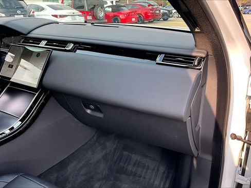 Used 2026 Land Rover Range Rover Velar Dynamic SE image 16