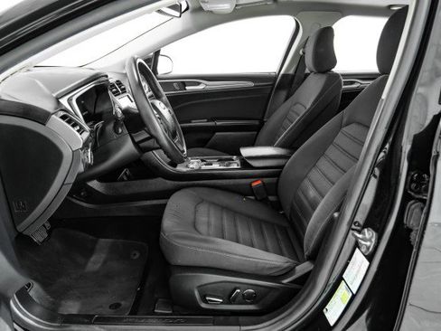 Used 2020 Ford Fusion SE image 30