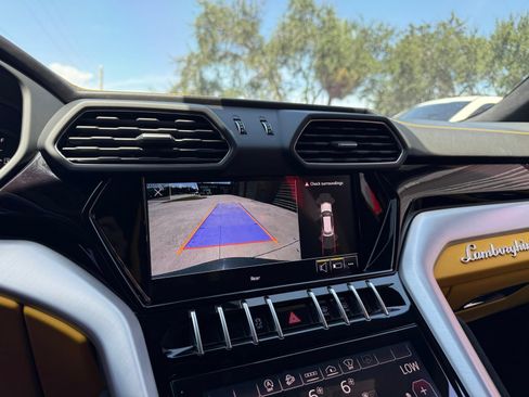 Used 2023 Lamborghini Urus S AWD/4WD image 25