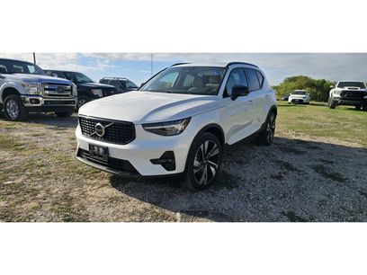 Used 2023 Volvo XC40 B5 Plus w/ Climate Package