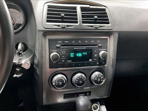 Used 2014 Dodge Challenger R/T RWD image 4