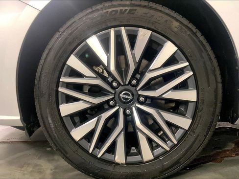 Used 2024 Nissan Altima 2.5 SV AWD/4WD image 9