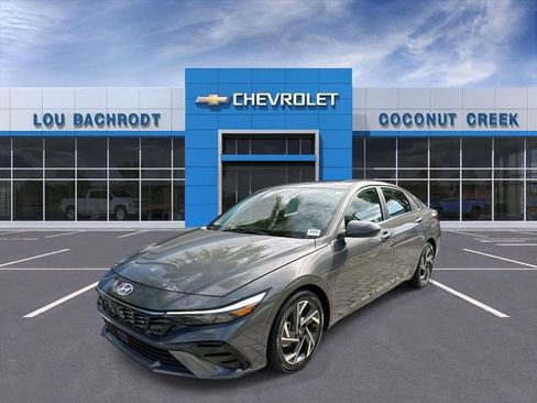 Used 2025 Hyundai Elantra SEL FWD image 4