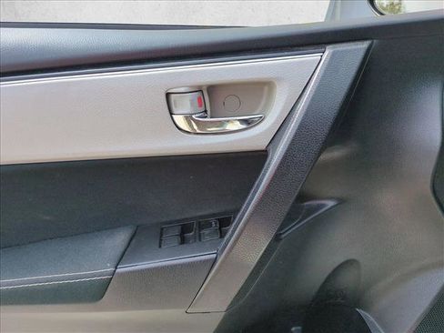 Certified 2018 Toyota Corolla LE FWD image 8