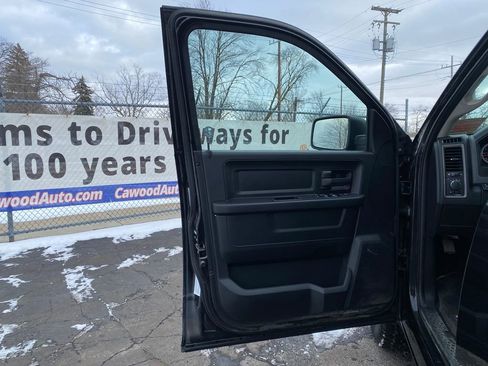 Used 2017 RAM 1500 ST w/ SXT Appearance Group image 10