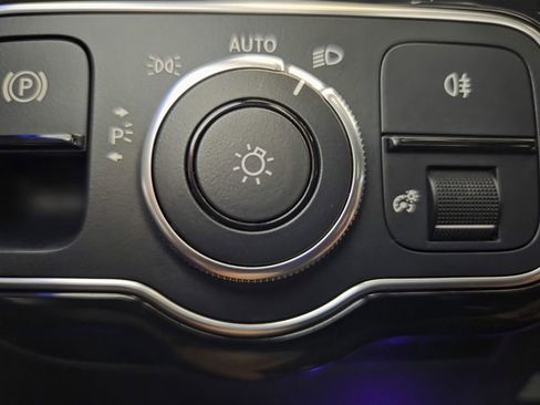 Used 2022 Mercedes-Benz CLA 250 image 21