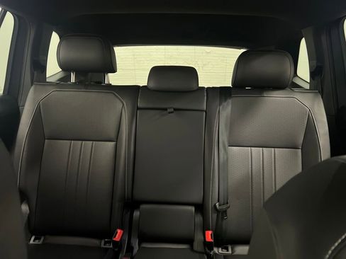 Used 2023 Volkswagen Tiguan SE R-Line image 29