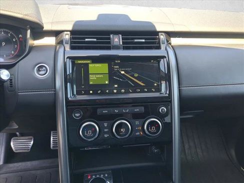 Used 2019 Land Rover Discovery HSE AWD/4WD image 12