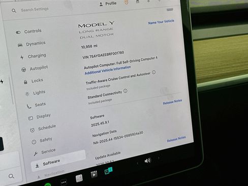 Used 2024 Tesla Model Y Long Range AWD/4WD image 18
