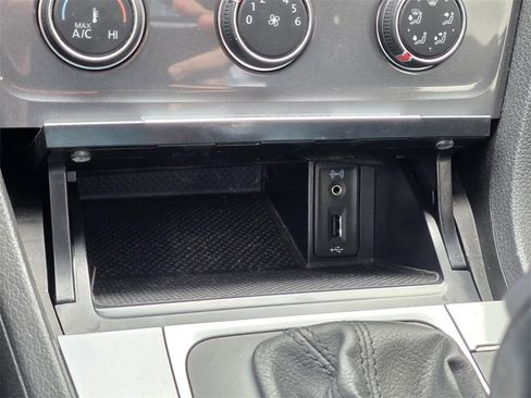 Used 2017 Volkswagen Golf Alltrack SE image 19