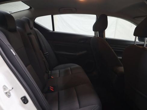 Used 2024 Nissan Altima 2.5 SV FWD image 12