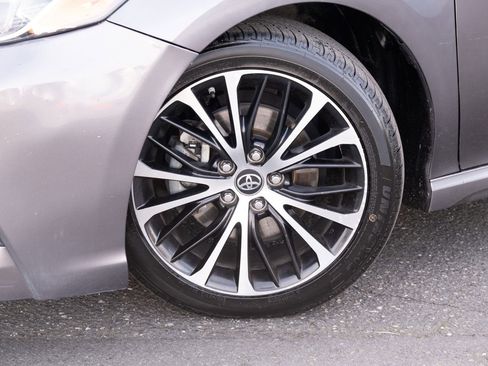 Used 2018 Toyota Camry SE image 19