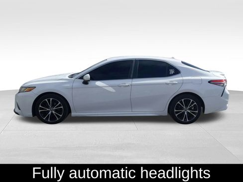 Used 2019 Toyota Camry L image 4