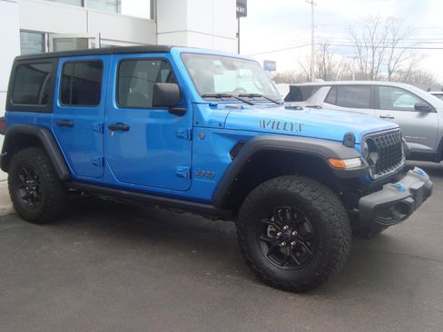 Used 2024 Jeep Wrangler Unlimited AWD/4WD image 3