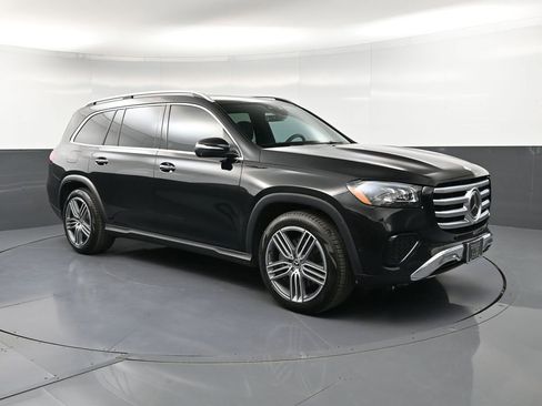 Used 2025 Mercedes-Benz GLS 450 4MATIC image 10