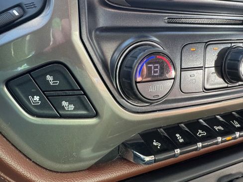 Used 2019 Chevrolet Silverado 2500 High Country w/ Duramax Plus Package image 27