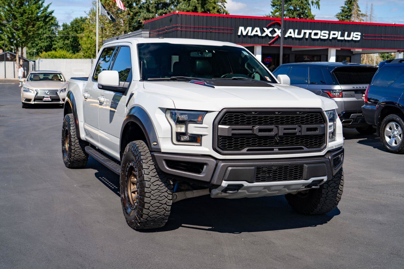 Used 2017 Ford F150 Raptor w/ Equipment Group 802A Luxury AWD/4WD image 2