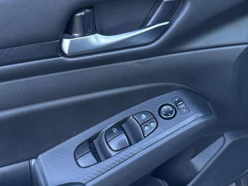 Used 2024 Nissan Altima 2.5 SV image 15