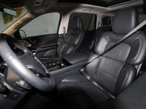 Used 2026 Lincoln Aviator Reserve AWD/4WD image 4