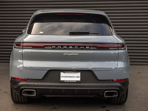Certified 2025 Porsche Cayenne image 8
