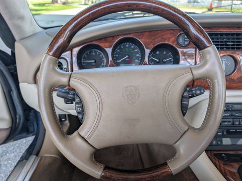 Used 1998 Jaguar XK8 Convertible image 17