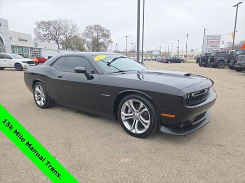 Certified 2022 Dodge Challenger R/T image 1