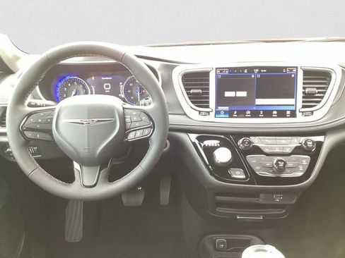 New 2026 Chrysler Pacifica Select image 11
