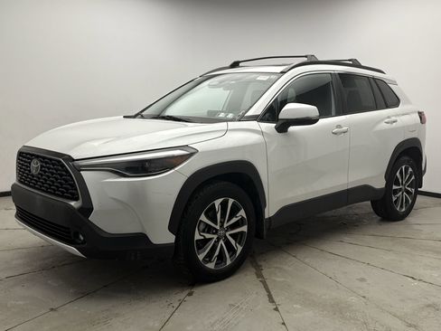 Used 2023 Toyota Corolla Cross XLE image 1