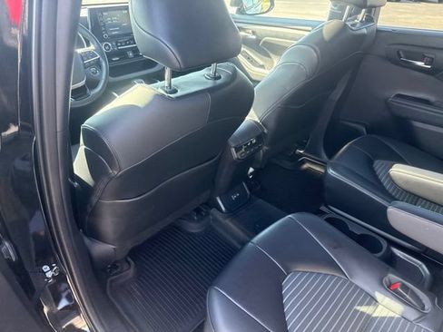 Used 2022 Toyota Highlander XSE FWD image 21