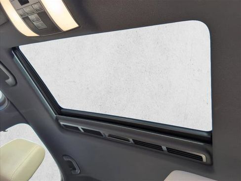 Used 2013 Mercedes-Benz E 350 BlueTEC Sedan image 16