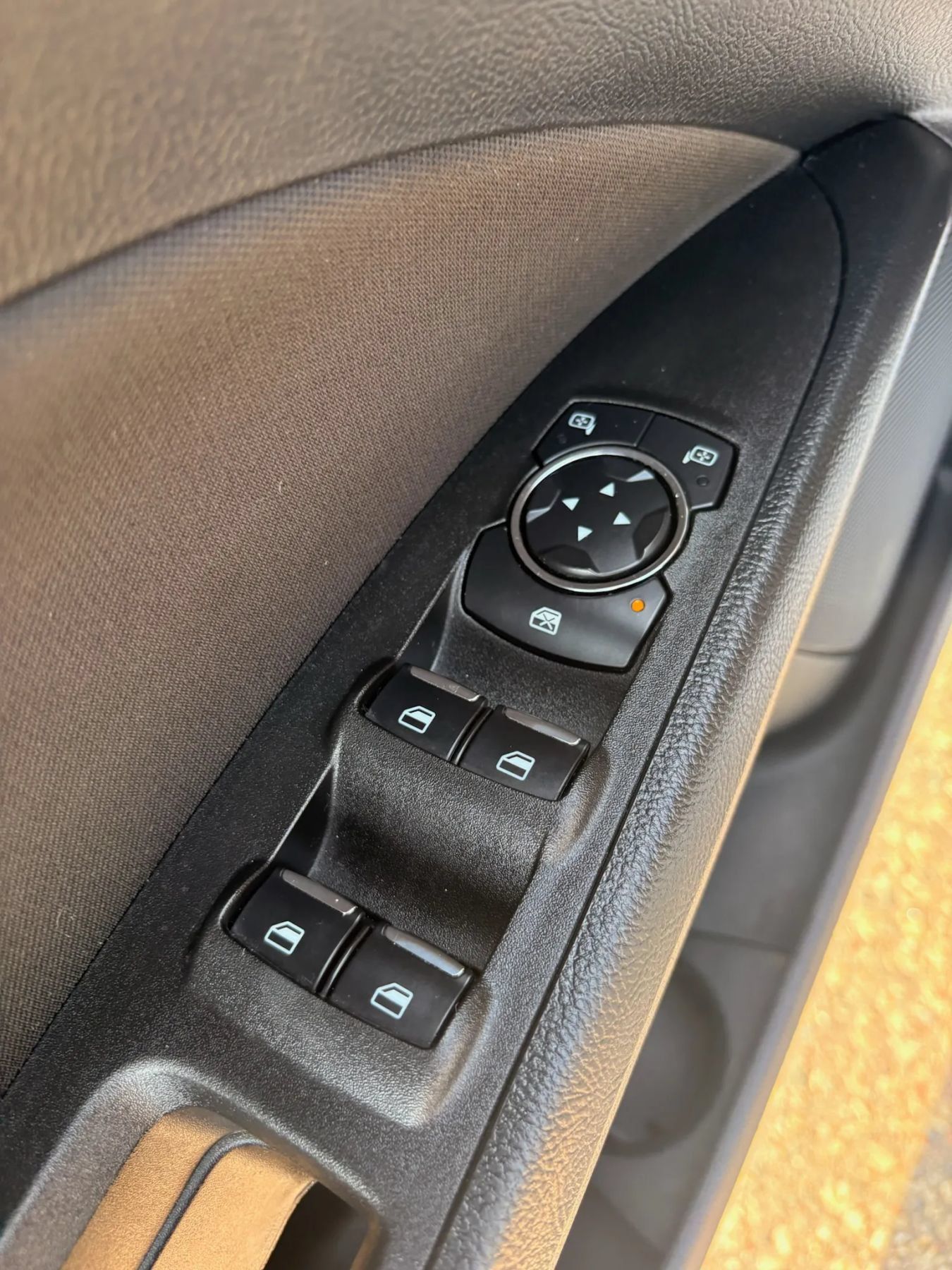 Used 2020 Ford Fusion SE FWD image 11