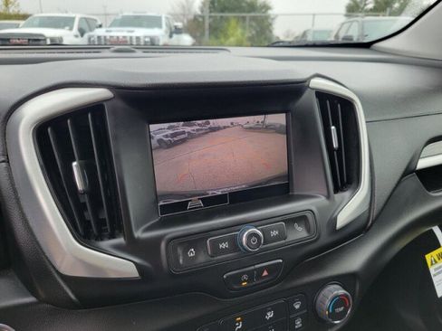 Used 2023 GMC Terrain SLE w/ Elevation Edition image 22