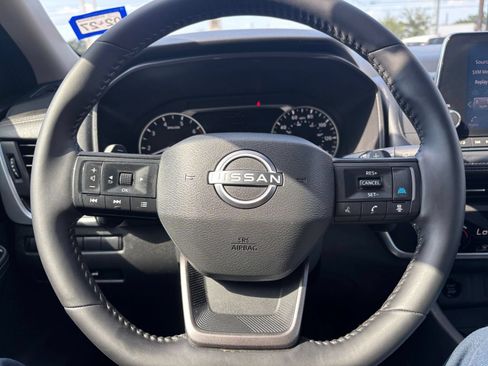 Used 2025 Nissan Rogue SV FWD image 29