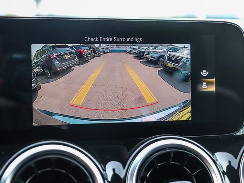 Used 2022 Mercedes-Benz GLB 250 w/ Premium Package Lite image 18