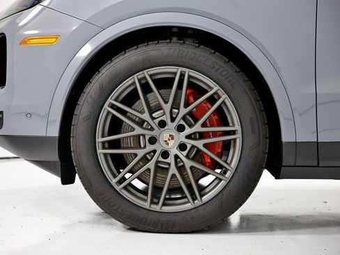 New 2026 Porsche Cayenne S image 13