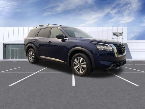 Used 2024 Nissan Pathfinder SL AWD/4WD image 2